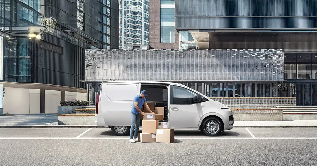 STARIA Van: Hyundai | MPV