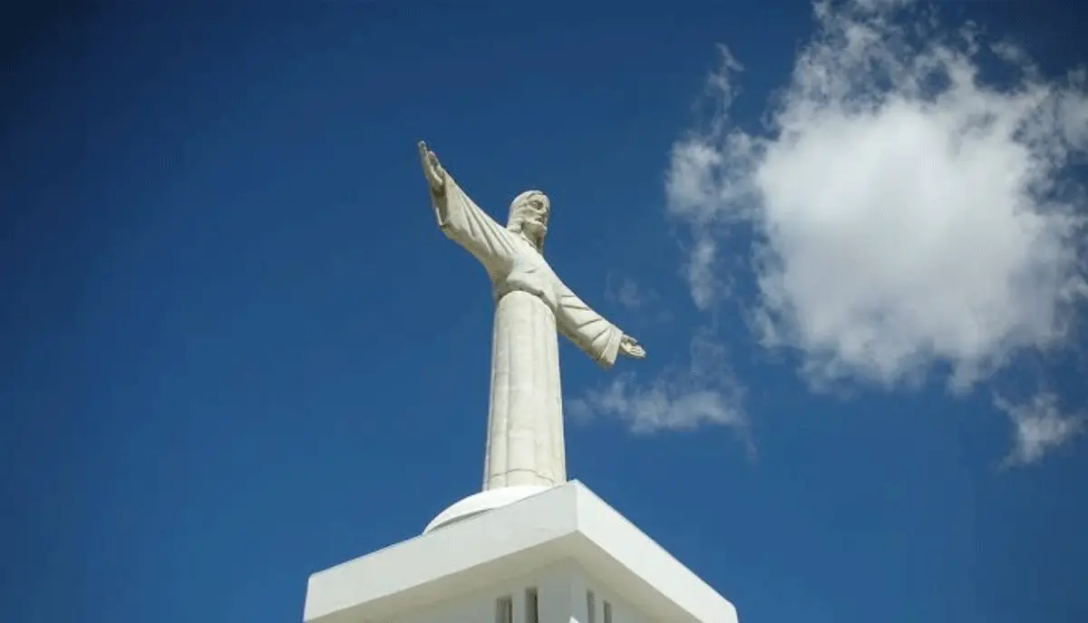 أنغولا